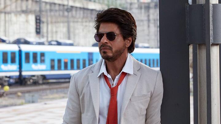 Shah Rukh Khan Rejected These Films: अभिनेता शाहरुख खानने त्याच्या करियरमध्ये अनेक चित्रपट रिजेक्ट केले आहेत, जे नंतर दुसऱ्या अभिनेत्यांना देण्यात आले आणि बॉक्स ऑफिसवर सुपरहिट झाले.