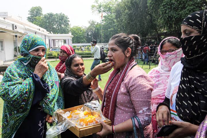 मतमोजणीनंतर कर्नाटकात राजकीय घडामोडींना वेग आला आहे.