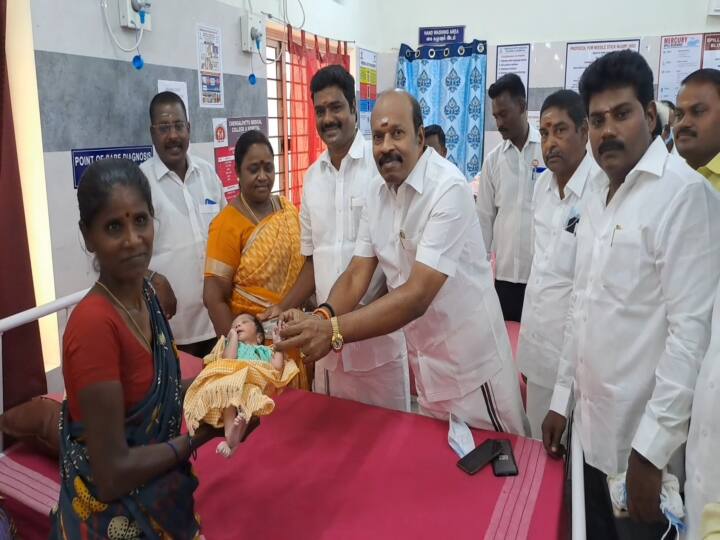 former Chief Minister Edappadi Palaniswami's birthday, AIADMK members gave rings to 31 children born in Chengalpattu TNN செங்கல்பட்டில் பிறந்த குழந்தைகளுக்கு மோதிரம் அணிவித்த அதிமுகவினர் - காரணம் இதுதான்