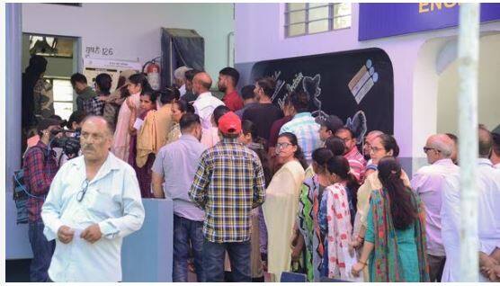 ਦੱਸ ਦੇਈਏ ਕਿ ਇਸ ਸੀਟ ਲਈ ਕੁੱਲ 19 ਉਮੀਦਵਾਰ ਮੈਦਾਨ ਵਿੱਚ ਹਨ, ਜਿਨ੍ਹਾਂ ਵਿੱਚ ‘ਆਪ’ ਦੇ ਸੁਸ਼ੀਲ ਰਿੰਕੂ,  ਮਰਹੂਮ ਸੰਤੌਖ ਚੌਧਰੀ ਦੀ ਪਤਨੀ ਤੇ ਕਾਂਗਰਸੀ ਉਮੀਦਵਾਰ ਕਰਮਜੀਤ ਕੌਰ ਚੌਧਰੀ , ਭਾਰਤੀ ਜਨਤਾ ਪਾਰਟੀ (ਭਾਜਪਾ) ਦੇ ਇੰਦਰ ਇਕਬਾਲ ਸਿੰਘ ਅਟਵਾਲ ਅਤੇ ਸ਼੍ਰੋਮਣੀ ਅਕਾਲੀ ਦਲ ਦੇ ਸੁਖਵਿੰਦਰ ਕੁਮਾਰ ਸੁੱਖੀ ਚੋਣ ਮੈਦਾਨ 'ਚ ਹਨ। ਅਧਿਕਾਰੀਆਂ ਨੇ ਦੱਸਿਆ ਕਿ 10 ਮਈ ਨੂੰ ਹੋਈ ਉਪ ਚੋਣ ਵਿੱਚ 54.70 ਫੀਸਦੀ ਪੋਲਿੰਗ ਦਰਜ ਕੀਤੀ ਗਈ ਸੀ। 2019 ਦੀਆਂ ਲੋਕ ਸਭਾ ਚੋਣਾਂ ਵਿੱਚ ਵੋਟਿੰਗ ਪ੍ਰਤੀਸ਼ਤਤਾ 63.04 ਪ੍ਰਤੀਸ਼ਤ ਸੀ।