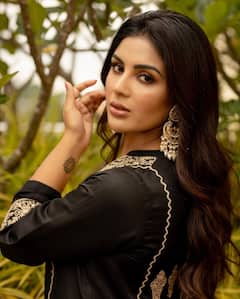 Samyuktha Menon: బ్లాక్ డ్రెస్ లో సంయుక్త- ఓర చూపులతో కవ్వింత