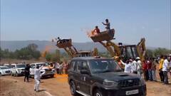 Eknath Shinde: पाटणमध्ये मुख्यमंत्री एकनाथ शिंदेंचं भव्य स्वागत, मुख्यमंत्र्यांवर जेसीबीमधून पुष्पवृष्टी