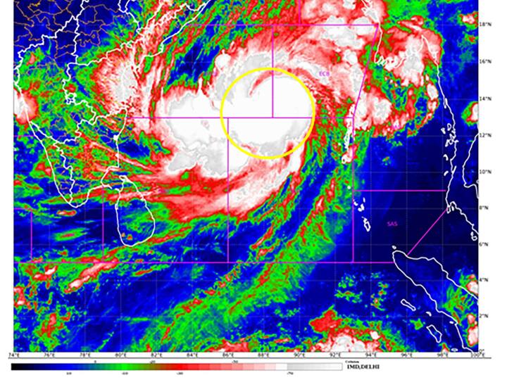 बंगाल की खाड़ी में उफान मार रहा चक्रवात मोचा इस हफ्ते देश में सुर्खियों में बना रहा और अभी भी चक्रवात को लेकर मौसम विभाग ने अलर्ट जारी कर रखा है. (9 मई 2023)