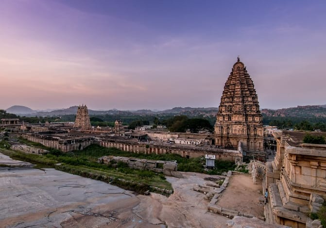 Karnataka Mandir : कर्नाटकातील संस्कृती देखील  सुंदर आहे. अनेक धार्मिक स्थळांचा वारसा कर्नाटकाला मिळाला आहे. जाणून घेऊया कर्नाटकातील प्रसिद्ध धार्मिक स्थळांबद्दल.