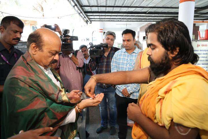 At 8 AM, Bommai visited the Hanuman temple to pray for good results favouring BJP (Credit: ABP Nadu)