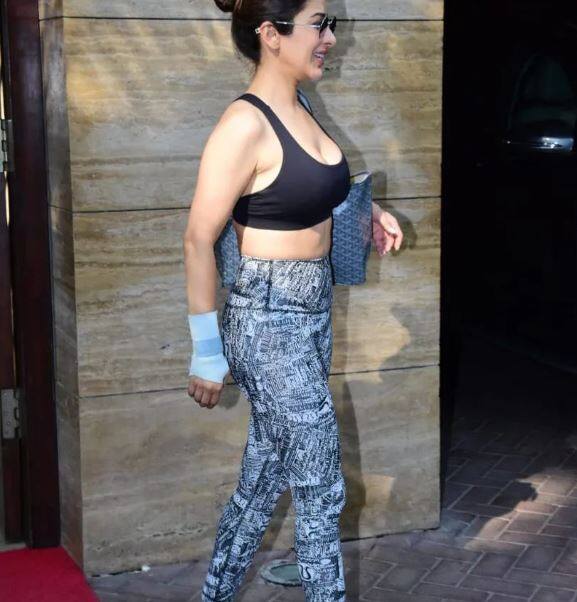 sophie choudry: એક્ટ્રેસ સૌફી ચૌધરીનો કાતિલ જિમ લૂક વાયરલ,  જુઓ હોટ તસવીરો