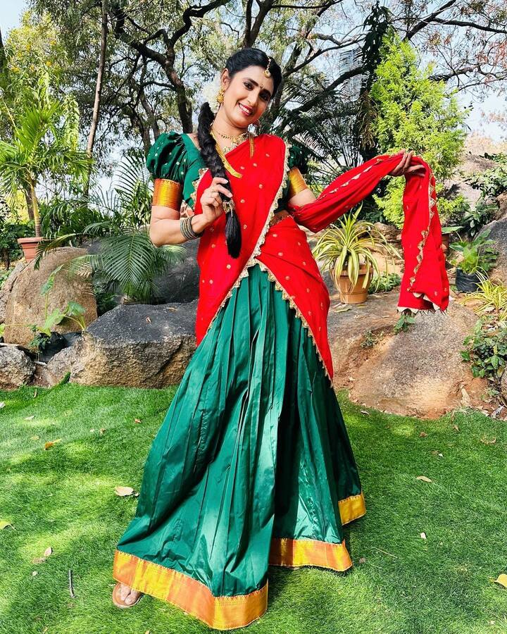 'గృహలక్ష్మి' కస్తూరి శంకర్ అందమైన ఫోటోలు. Images Credit: Kasthuri Shankar/ Instagram