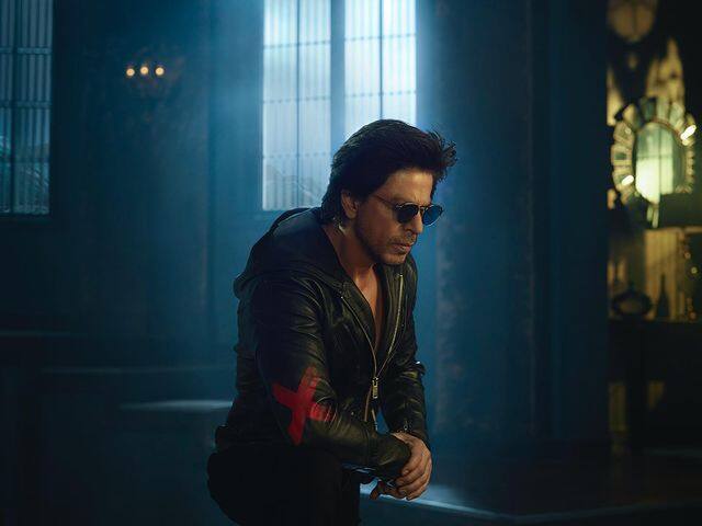 प्रोड्यूसर विधु विनोद चोपड़ा ने शाहरुख खान को '3 इडिट्स' ऑफर की थी, लेकिन डेट इश्यूज के चलते वह इसका हिस्सा नहीं बन पाए. इसके बाद ये फिल्म आमिर खान को मिली.