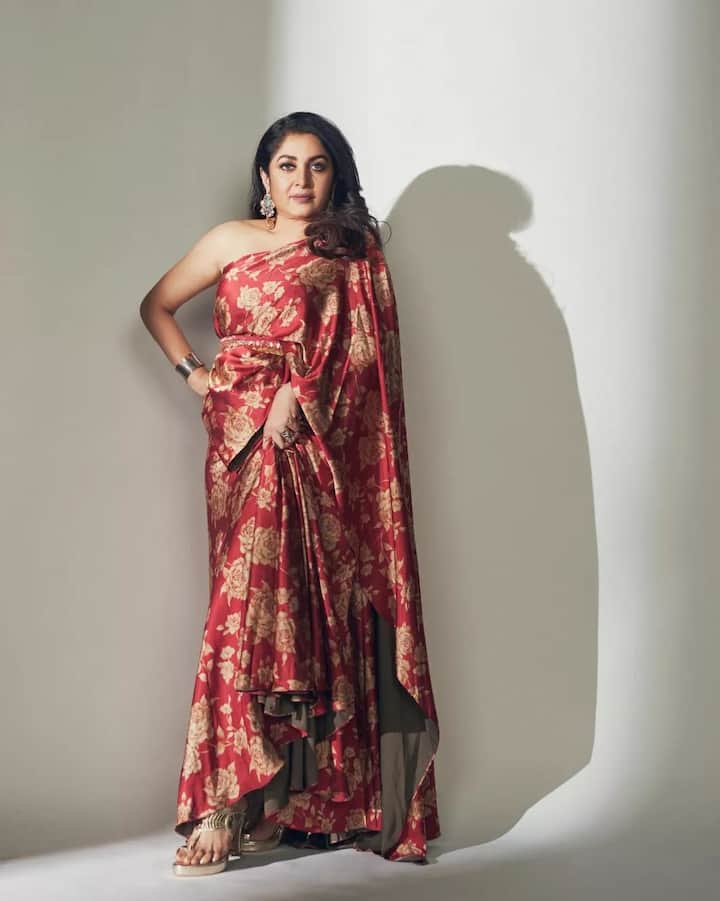 राम्या कृष्णन साउथ इंडस्ट्री की फेमस एक्ट्रेस हैं. जो अपनी दमदार अदाकारी के लिए जानी जाती हैं.राम्या ने अपने तीन दशक के करियर में 250 से ज्यादा फिल्मों में काम किया है. लेकिन आज हम उनकी प्रोफेशनल नहीं बल्कि पर्सनल लाइफ के बारे में बता करने जा रहे हैं जब एक आरोप ने उनकी जिंदगी में भूचाल मचा दिया था.