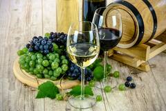 Wine के ग्लास में डंडी क्यों होती है, डिजाइन या कुछ और है वजह?