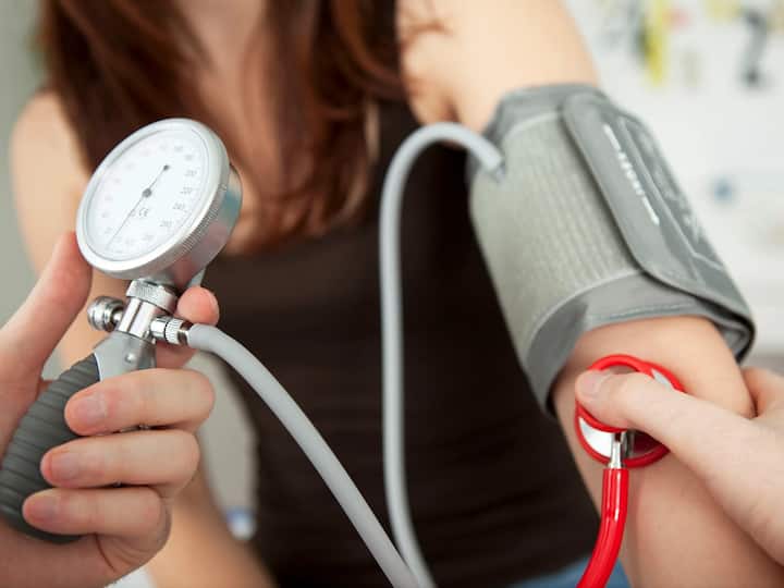 Health News  How much BP should be according to age, know your normal blood pressure level for both men and women Blood Pressure: ઉંમર પ્રમાણે કેટલું હોવું જોઈએ બીપી, મહિલા-પુરુષ બંને જાણી લો તમારા બ્લડ પ્રેશરનું નોર્મલ લેવલ