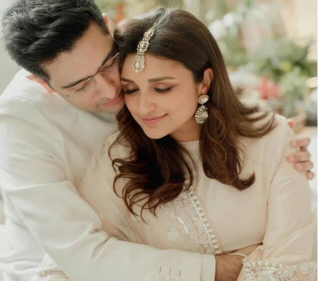 Parineeti-Raghav: First Pictures of Actress Parineeti Chopra and Raghav Chadha Engagement Parineeti-Raghav: પરિણીતી-રાઘવ ચઠ્ઠાની સગાઈમાં આ VIP રહ્યાં હાજર