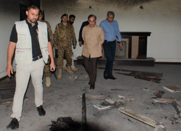 Pakistani journalist reveals Jinnah House burnt down after collusion with army general Jinnah House Lahore: सेना जनरल की मिलीभगत के बाद जला जिन्‍ना हाउस, पाकिस्तानी पत्रकार ने किया खुलासा