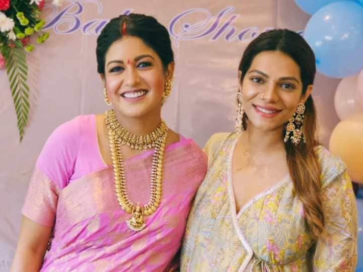 Ishita Dutta Baby Shower Ceremony Photos Drishyam Actress Look Gorgeous in pink saree see pics here Ishita Dutta Baby Shower: प्रेग्नेंट इशिता दत्ता की गोद भराई रस्म की तस्वीरें आईं सामने, पिंक साड़ी और सोने के गहनों में लगीं बेहद सुंदर