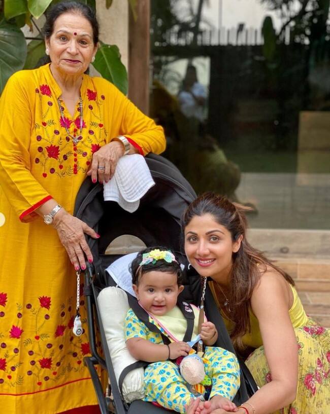 शिल्पा शेट्टी भी अपनी मदर इन लॉ के बेहद क्लोज हैं. एक्ट्रेस ने मदर्स डे के स्पेशल मौके पर बेटी और सास के साथ अपनी प्यारी तस्वीर शेयर की है.