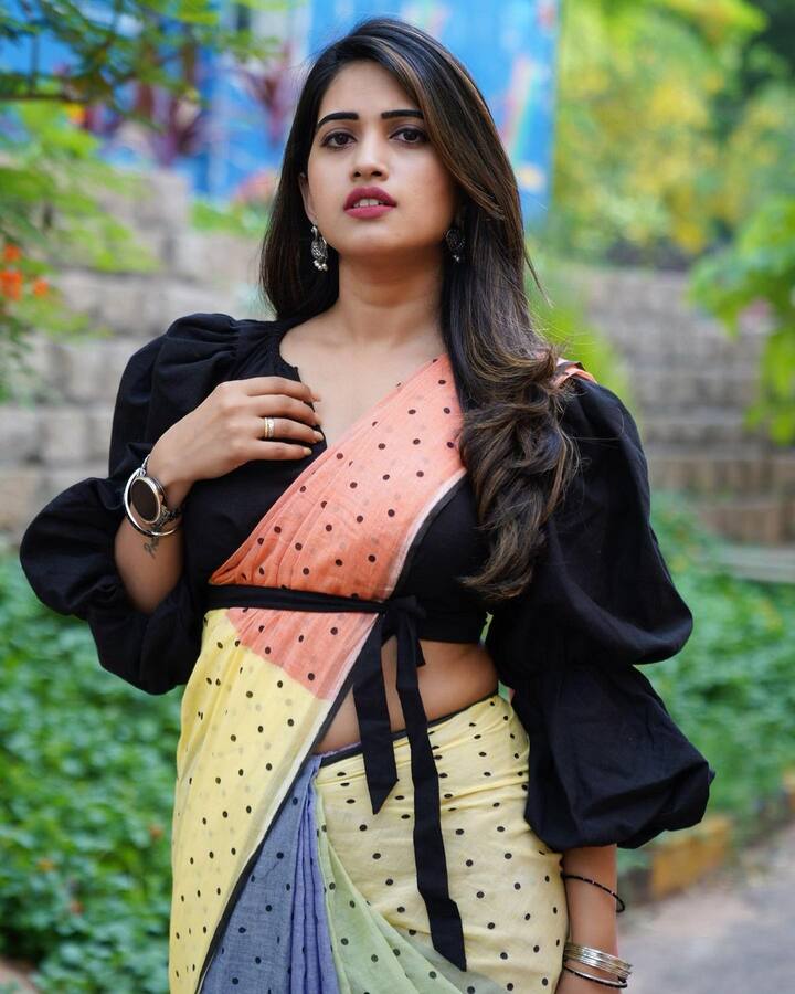 స్రవంతి చొక్కారపు అందమైన ఫోటోలు