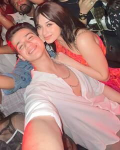 In Pics: नाइजीरियन सिंगर रेमा के कॉन्सर्ट में भाई के साथ पहुंचीं Jannat Zubair, Faisal Shaikh भी नजर आए नजर