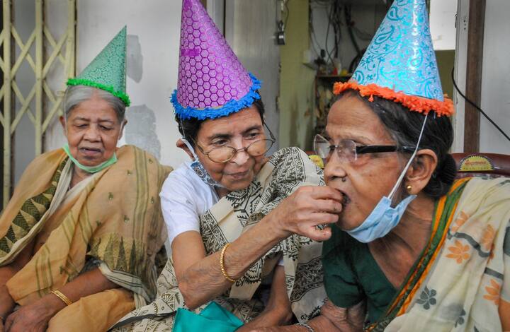 ভারত ও আমেরিকায় প্রতি বছর মে মাসের দ্বিতীয় দিনে পালিত হয় মাতৃদিবস। এই বছর সেই দিনটি পড়েছে ১৪ মে। ইংলন্ডে মার্চ মাসের একটি দিন পালিত হয় মাতৃদিবস হিসেবে।