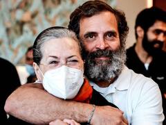 Mothers Day: राहुल गांधी ने थामा मां सोनिया का हाथ, मदर्स डे पर शेयर की गले लगाते हुए प्यारी तस्वीर