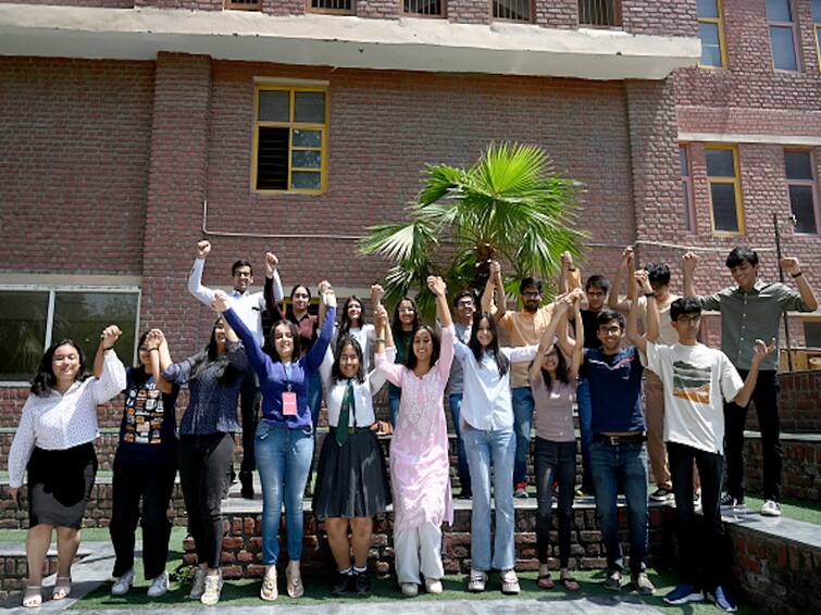 CISCE Board Results 2023: 9 Students Secure Rank 1 In ICSE 10th, 5 In ISC 12th - Check Toppers List CISCE Board Results 2023: 9 Students Secure Rank 1 In ICSE 10th, 5 In ISC 12th - Check Toppers List