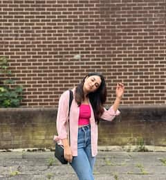 Priyanka Mohan Photos: పవన్ కళ్యాణ్ ఓజీ హీరోయిన్ ప్రియాంక మోహన్ క్యూట్ లుక్!