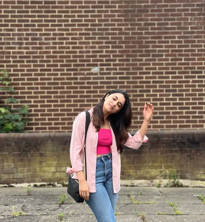 నాని నటించిన ‘గ్యాంగ్ లీడర్’ మూవీలో తన అందంతో కుర్రాళ్ల మనసు దోచేసిన అమాయకపు బ్యూటీ. ఆ తర్వాత ఆమె చేసిన ‘శ్రీకారం’ మూవీ ఫ్లాప్ కావడంతో ఆమె కోలీవుడ్కు వెళ్లిపోయింది. అయితే, అక్కడ మాత్రం మంచి మంచి చిత్రాల్లో ఛాన్స్ కొట్టేసింది.