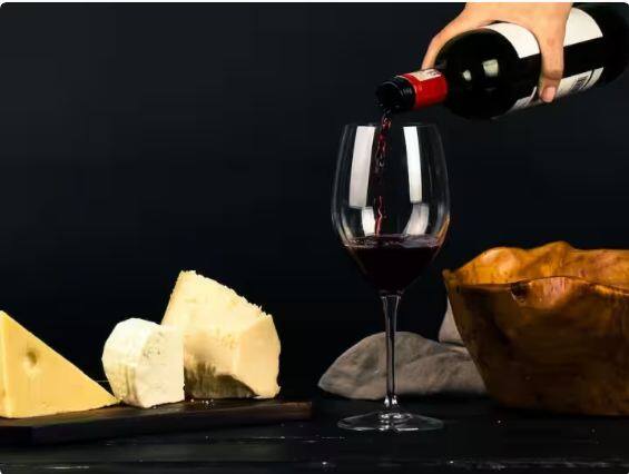 Wine ਦੇ ਗਲਾਸ 'ਚ ਡੰਡੀ ਕਿਉਂ ਹੁੰਦੀ ਹੈ, ਡਿਜ਼ਾਇਨ ਜਾਂ ਕੁੱਝ ਹੋਰ ਵਜ੍ਹਾ