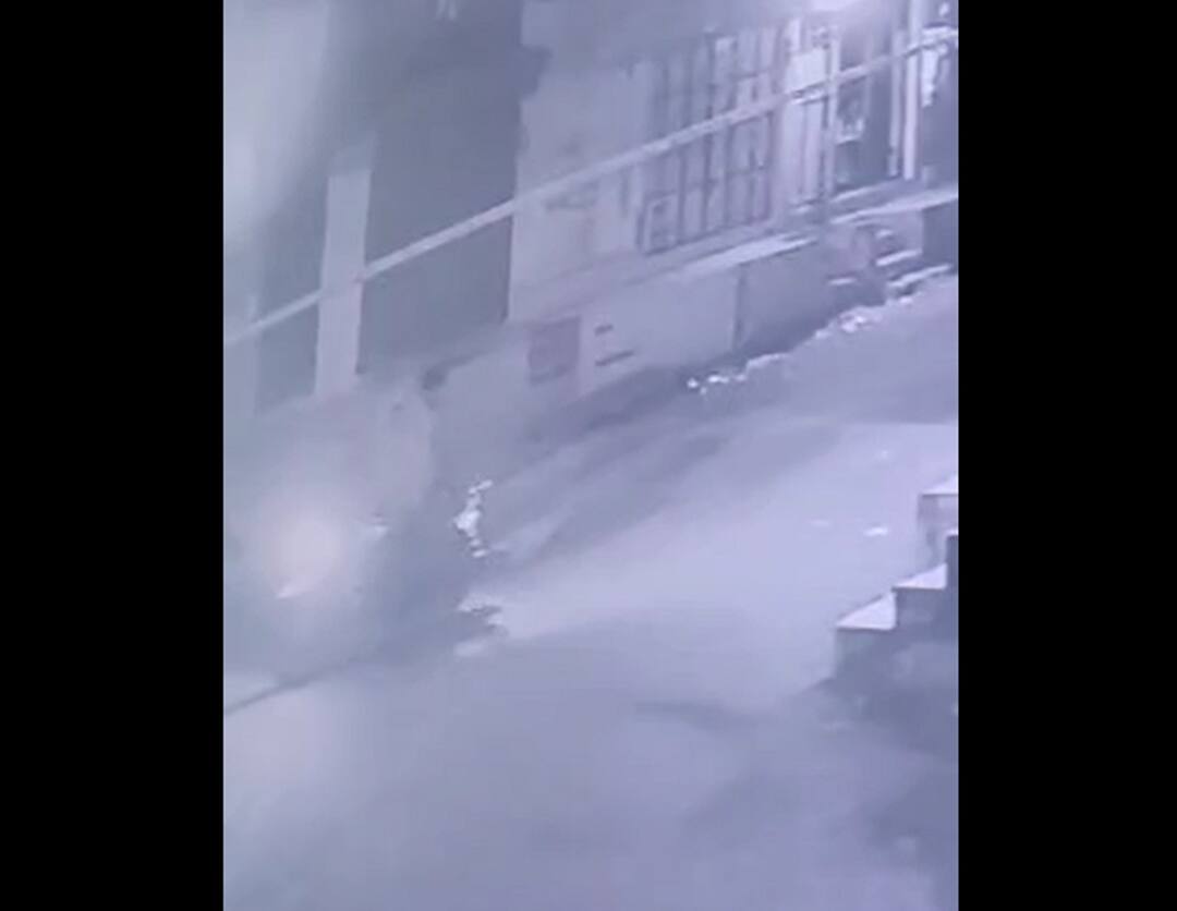 Panchmahal: બે શખ્સોની ક્રૂરતાભરી હરકત, શ્વાનને માર માર્યો -બાઇક પાછળ બાંધી ઢસડીને લઇ ગયા, ઘટના CCTVમાં કેદ Panchmahal: two man caught a dog behind his bike with rope in morva hadaf Panchmahal: બે શખ્સોની ક્રૂરતાભરી હરકત, શ્વાનને માર માર્યો -બાઇક પાછળ બાંધી ઢસડીને લઇ ગયા, ઘટના CCTVમાં કેદ