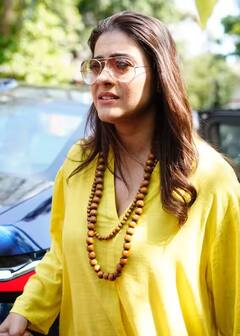 Kajol Photos: અભિનેત્રી કાજોલે જાહેરમાં હાથમાં કોના સેન્ડલ ઉંચક્યા?