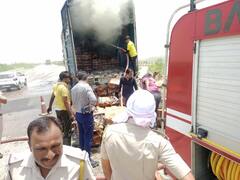 कोटा में धू-धू कर जलने लगा चलता कंटेनर, मौके पर पहुंचीं पांच दमकल गाड़ियां