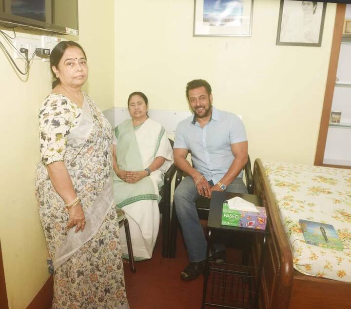 উল্লেখ্য বিষয়, আগামী কলকাতা চলচ্চিত্র উৎসবে সলমন খানকে আমন্ত্রণ জানিয়েছেন রাজ্যের মুখ্যমন্ত্রী। এবং মিলেছে ইতিবাচক প্রতিক্রিয়াও। আসবেন, বলে কথা দিয়েছেন সলমন খান।