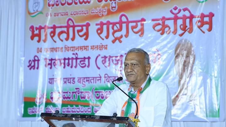 यावेळी आमदार सतेज पाटील यांनी कार्यकर्त्यांसोबत हलगी आणि घुमक्याच्या तालावर ठेका धरला.