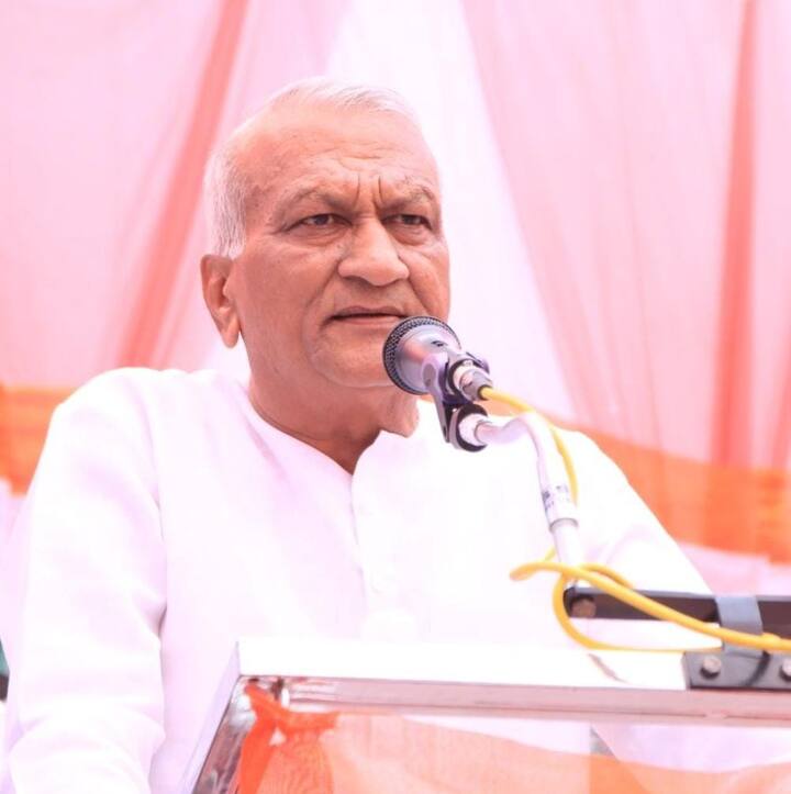 यावेळी ढोल ताशांचा गजर, फटाक्यांची आतषबाजी करण्यात आली.