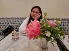 नीलू कोहली पति के निधन के बाद दोस्तों के साथ गईं विदेश, ऐसे दुख की घड़ी से बाहर आईं एक्ट्रेस