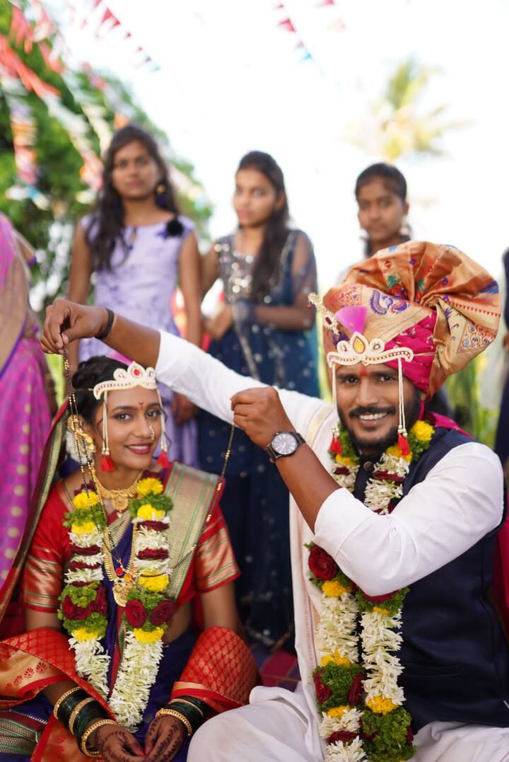 'शेतकरीच नवरा हवा' या मालिकेत प्रदीप घुले आणि ऋचा गायकवाड मुख्य भूमिकेत आहे.