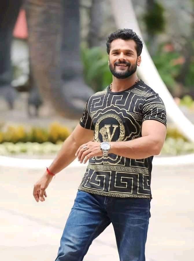 खेसारी लाल यादव ने अपने लंबे फिल्मी सफर में कई अभिनेत्रियों को अपने फिल्मों से लॉन्च किया है. शादीशुदा होने के बाद भी खेसारी लाल यादव का नाम कई अभिनेत्रियों के साथ जोड़ा गया है.