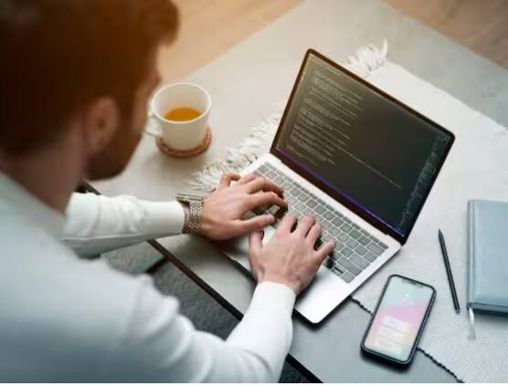 ਵੈੱਬ ਯੂਜ਼ਰਸ ਨੂੰ 985 ਰੁਪਏ ਅਤੇ ਐਂਡਰਾਇਡ ਅਤੇ ਆਈਓਐਸ ਯੂਜ਼ਰਸ ਨੂੰ ਮੈਟਾ ਬਲੂ ਟਿੱਕ ਲਈ 1,232 ਰੁਪਏ ਦਾ ਭੁਗਤਾਨ ਕਰਨਾ ਹੋਵੇਗਾ। ਮੈਟਾ ਨੇ ਟਵਿੱਟਰ ਤੋਂ ਬਾਅਦ ਇਹ ਕਦਮ ਚੁੱਕਿਆ। ਟਵਿੱਟਰ ਦੇ ਸਾਬਕਾ ਸੀਈਓ ਐਲਨ ਮਸਕ ਨੇ ਪਿਛਲੇ ਸਾਲ ਇਸ ਨੂੰ ਸੰਭਾਲਦੇ ਹੋਏ ਟਵਿੱਟਰ ਬਲੂ ਦੀ ਘੋਸ਼ਣਾ ਕੀਤੀ ਸੀ ਅਤੇ ਵੈਰੀਫਿਕੇਸ਼ਨ ਸੇਵਾ ਦਾ ਭੁਗਤਾਨ ਕੀਤਾ ਸੀ।