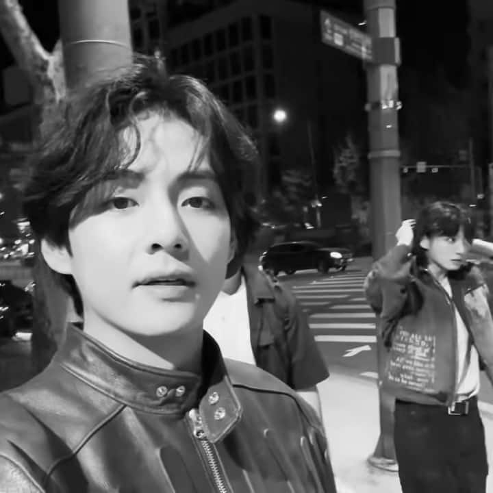 Park Hyung Sik, Choi Woo Shik, and Peakboy, the members of V's Wooga Squad, were spotted wandering the streets.