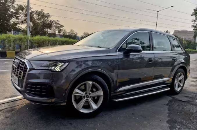 ਦੂਜੀ ਲਗਜ਼ਰੀ ਕਾਰ ਔਡੀ Q7 ਹੈ। ਇਹ ਇੱਕ 7 ਸੀਟਰ SUV ਕਾਰ ਹੈ, ਜਿਸ ਵਿੱਚ 2995 ਸੀਸੀ ਇੰਜਣ ਮੌਜੂਦ ਹੈ। ਦੂਜੇ ਪਾਸੇ ਇਸਦੀ ਕੀਮਤ ਦੀ ਗੱਲ ਕਰੀਏ ਤਾਂ ਇਸਦੀ ਸ਼ੁਰੂਆਤੀ ਕੀਮਤ 84.70 ਲੱਖ ਰੁਪਏ ਤੋਂ ਸ਼ੁਰੂ ਹੁੰਦੀ ਹੈ। ਇਸ ਨੂੰ ਤਿੰਨ ਵੇਰੀਐਂਟ 'ਚ ਖਰੀਦਿਆ ਜਾ ਸਕਦਾ ਹੈ।