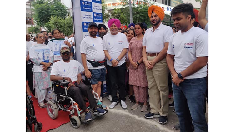 A walkathon was organized to prevent blindness stars of the Punjabi cinema star jaswinder bhalla also participated ਅੰਨ੍ਹੇਪਣ ਨੂੰ ਰੋਕਣ ਲਈ ਵਾਕਾਥੌਨ ਦਾ ਕੀਤਾ ਗਿਆ ਆਯੋਜਨ, ਪੰਜਾਬੀ ਸਿਨੇਮਾ ਜਗਤ ਦੇ ਸਿਤਾਰੇ ਵੀ ਹੋਏ ਸ਼ਾਮਲ