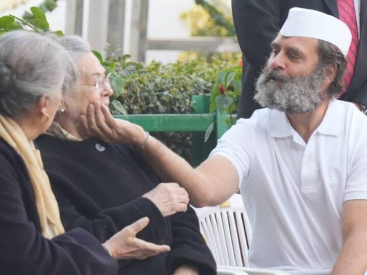 सोनिया गांधी का यह वीडियो सोशल मीडिया पर खूब वायरल हुआ था और लोगों ने इस पर जमकर कमेंट किया था.