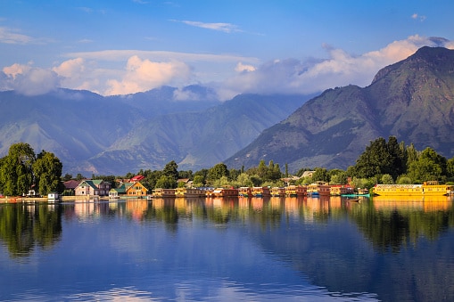 5 Magnificent Lakes In Kashmir That You Must Check Out Before Your Next Trip