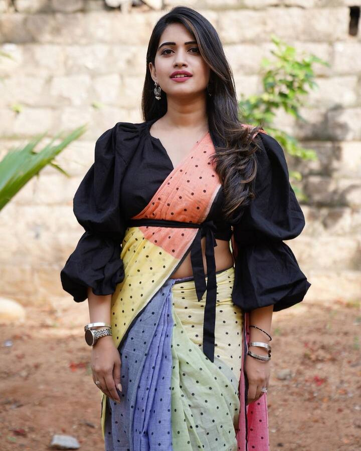 స్రవంతి చొక్కారపు అందమైన ఫోటోలు