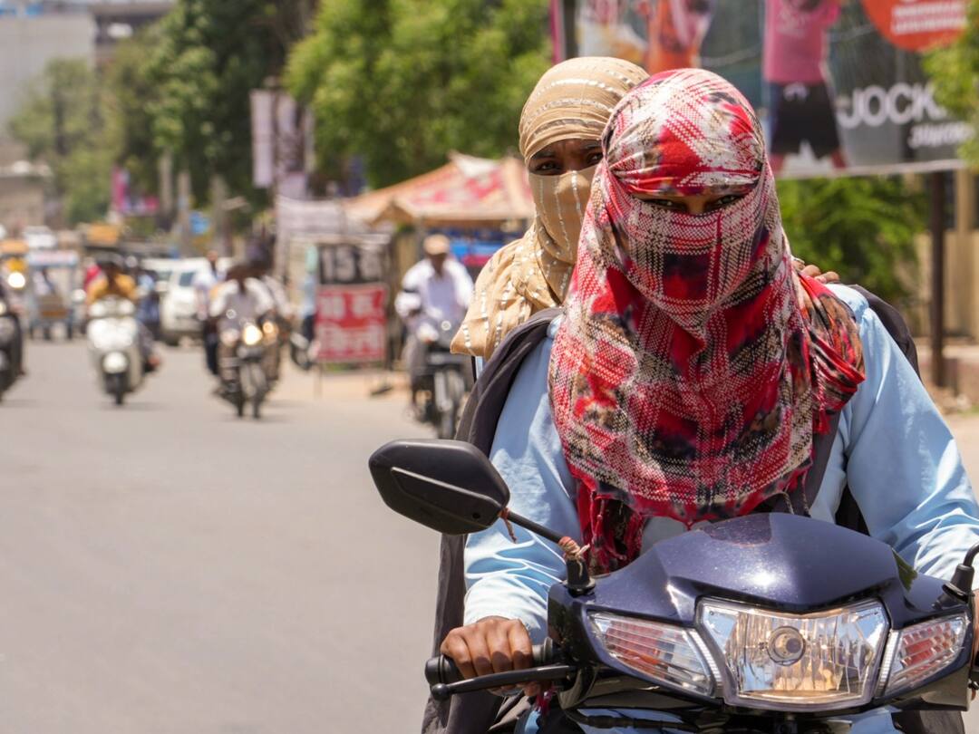 Delhi Weather Witness Dust Storm Today Maximum Temperature Settle Around 42 Degrees Celcius Delhi Likely To Witness Dust Storm Today, Maximum Temperature To Settle Around 42 Degrees Celcius