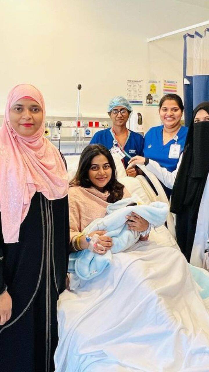 దుబాయ్ వ్యాపారవేత్తను పెళ్లి చేసుకున్న పూర్ణ, 2023 మొదటి వారంలో మగబిడ్డకు జన్మనిచ్చింది. Photo Credit: Shamna Kkasim ( purnaa )/Instagram