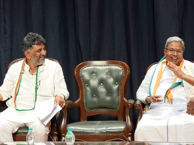 Karnataka : What is the Secret of Empty Chair in Karnataka? Karnataka : કર્ણાટકમાં આ ખાલી ખુરશીનું રહસ્ય શું? તસવીરને લઈ અનેક તર્ક-વિતર્ક