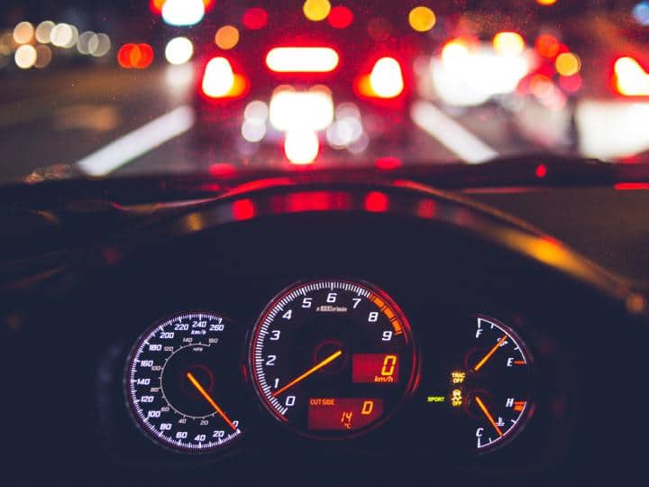Driving Tips See some useful night driving tips to avoid sleep  Driving Tips: रात में करनी है ड्राइविंग, तो ये टिप्स करती हैं नींद रोकने में सहायता