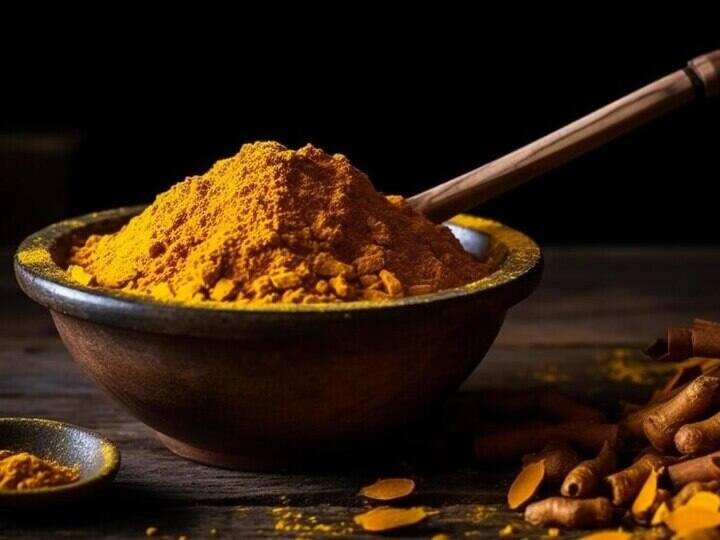 Summer Skin Care Tips:भुनी हल्दी से लौट आएगी खोई हुई त्वचा की चमक...जान लीजिए इसे कैसे लगाना होता है