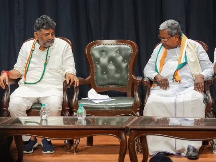 karnataka government formation live updates congress karnataka cm new face dk shivakumar siddaramaiah clp Karnataka Government Formation: ડીકે શિવકુમાર કે સિદ્ધારમૈયા? સુપરવાઈઝરોની ચર્ચા બાદ લેવાશે નિર્ણય