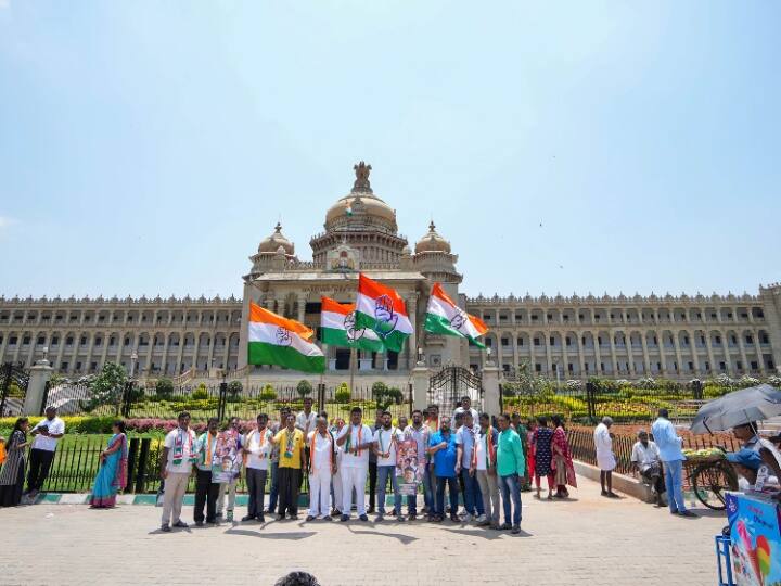 Karnataka Oath Taking Ceremony: कर्नाटक में शपथ ग्रहण की तारीख तय, सीएम के नाम पर सस्पेंस बरकरार Karnataka Oath Taking Ceremony Date and Day while Suspense on Chief Minister Name In Congress Karnataka Oath Taking Ceremony: कर्नाटक में शपथ ग्रहण की तारीख तय, सीएम के नाम पर सस्पेंस बरकरार